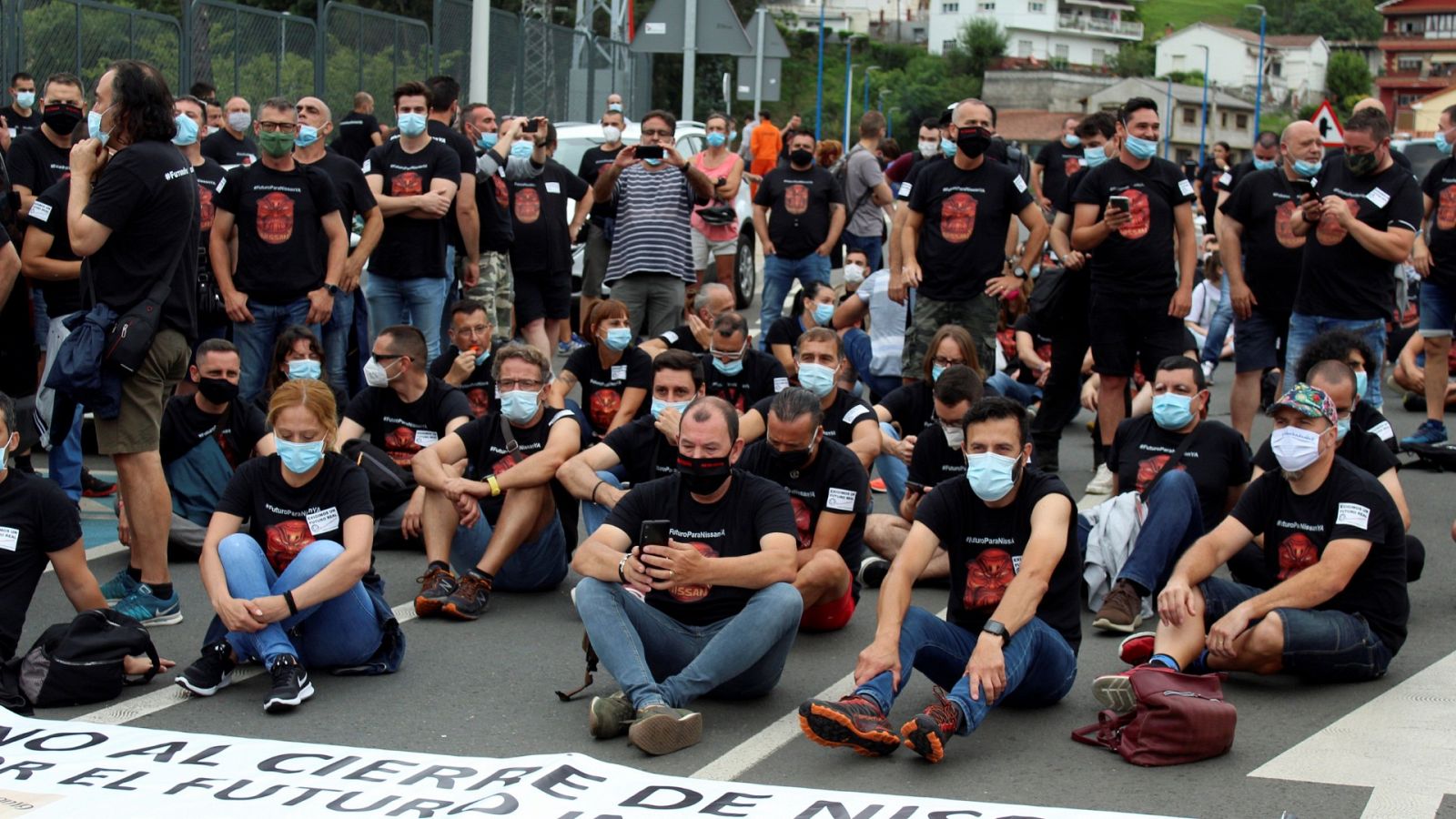Coronavirus| Los trabajadores de Nissan Barcelona vuelven a manifestarse en Santander contra el cierre de la factoría