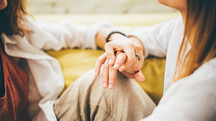 RTVE Igualdad - El doble armario de las lesbianas: mujeres escondidas en la historia