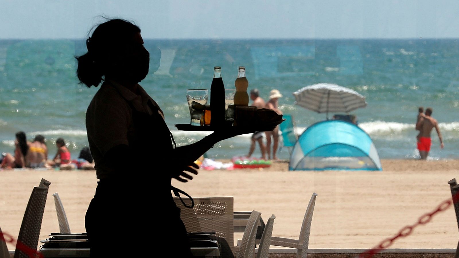 El desempleo en junio golpea al sector hostelero, especialmente a las mujeres