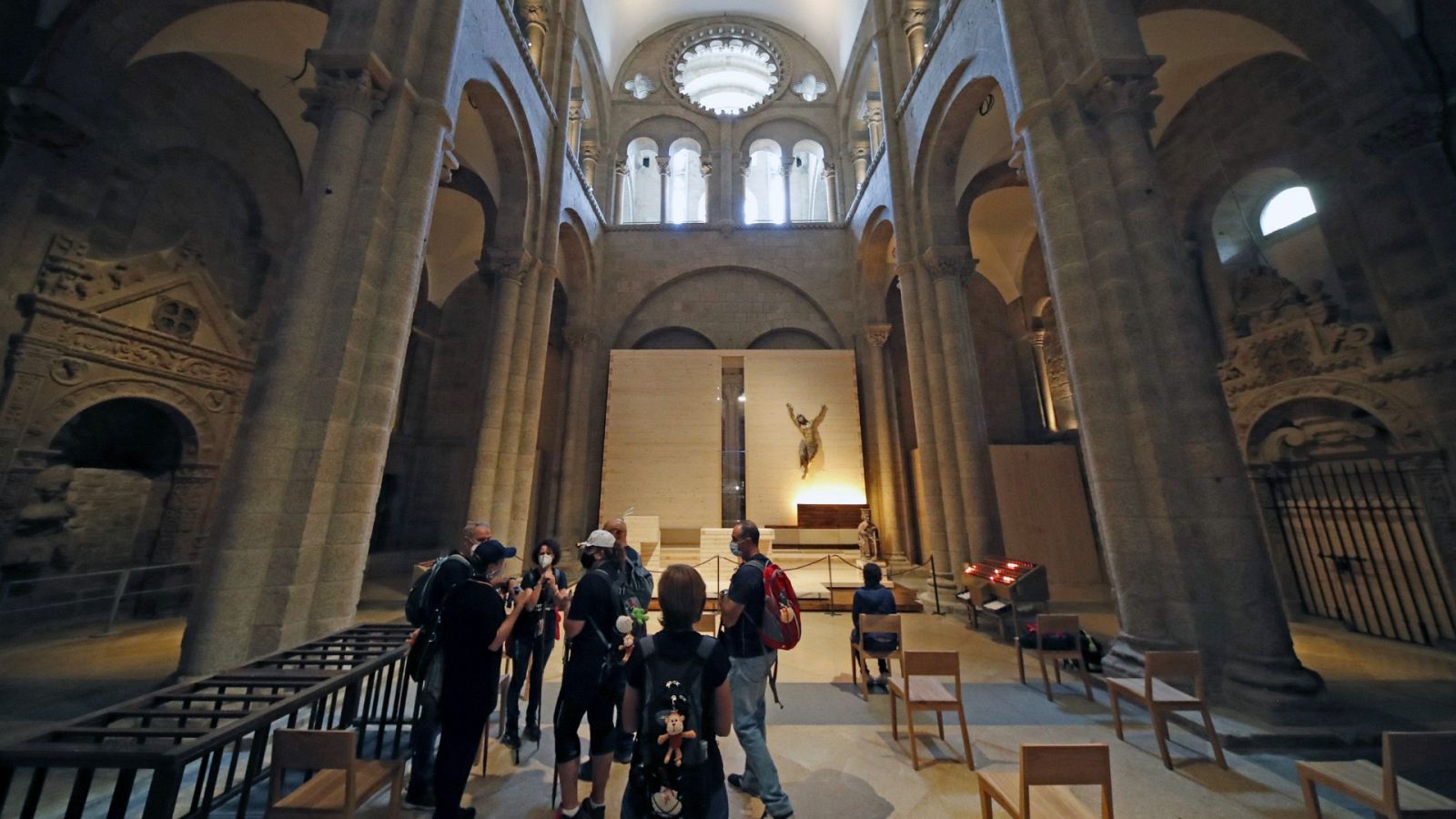 Coronavirus | La Catedral de Santiago reabre sus puertas con aforo limitado y la prohibición de besar al santo