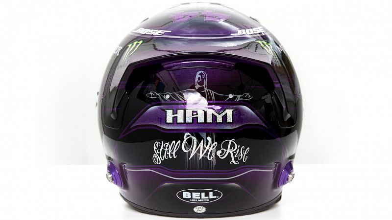 Hamilton presenta su nuevo casco reivindicativo contra el racismo:  "Si todos vamos a una podemos tener un gran impacto"