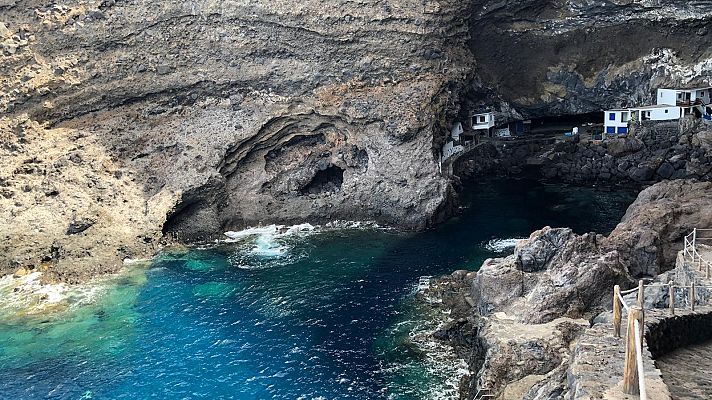 Un pueblo dentro de una cueva