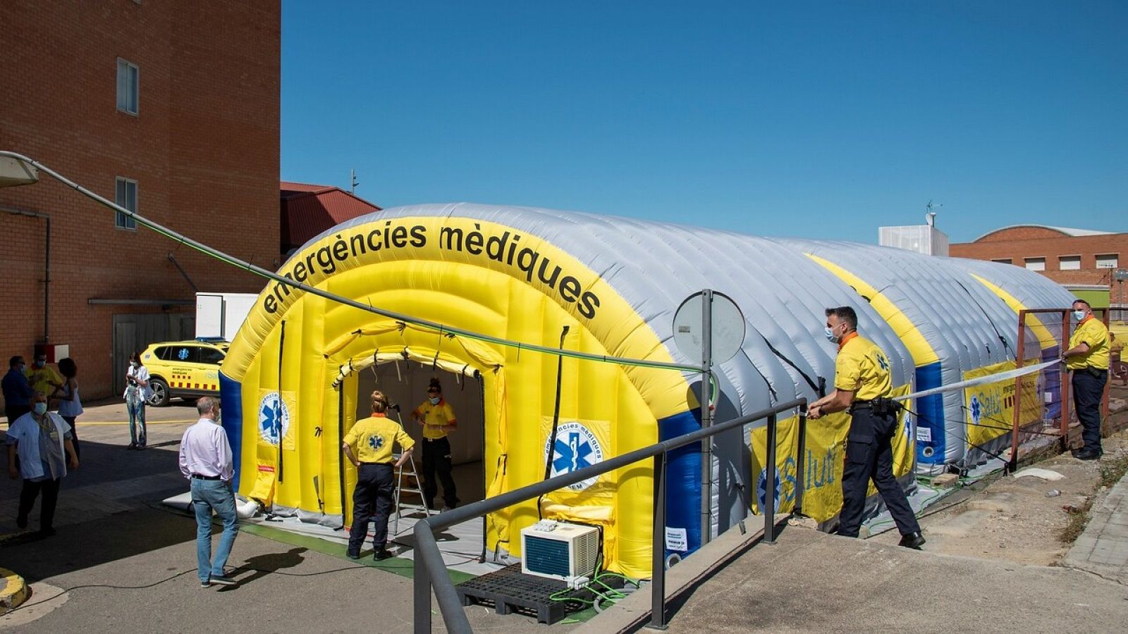Lleida instala un hospital de campaña tras triplicar las personas hospitalizadas con coronavirus - RTVE.es