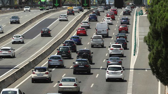 Telediario 1 - La Operación Salidaobliga a poner a punto los coches