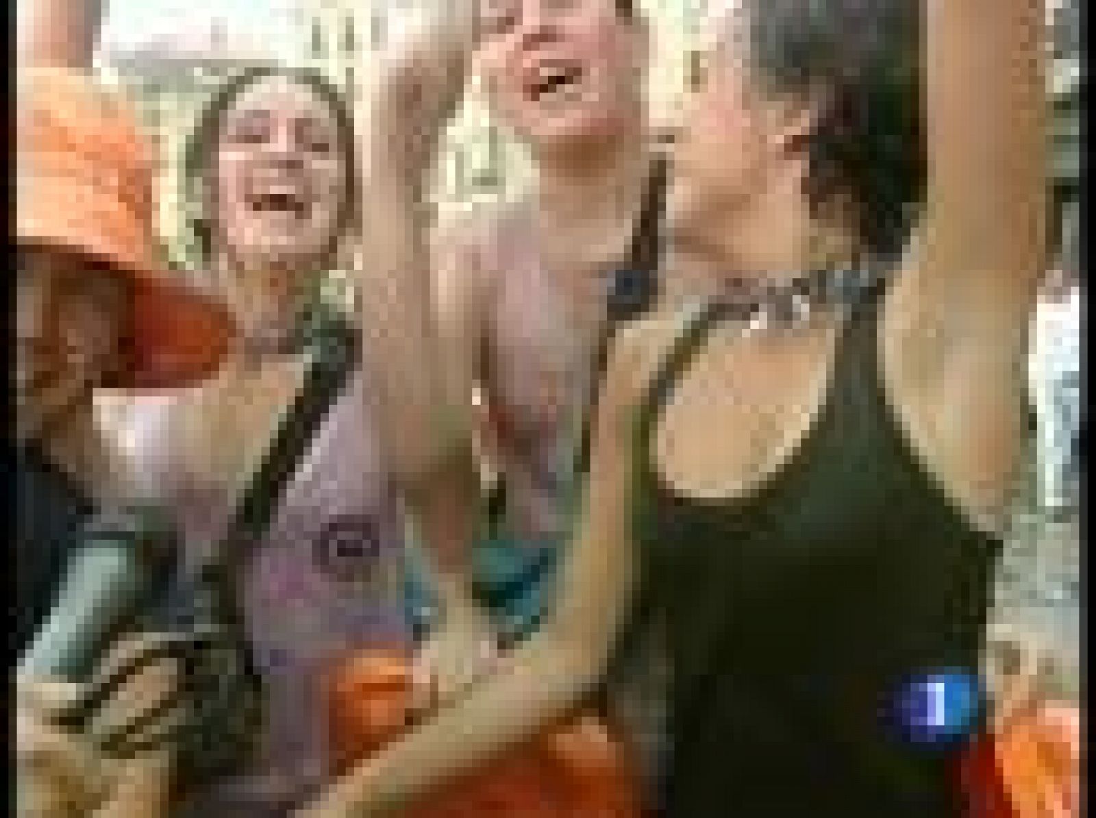 Vitoria comienza sus fiestas con la tradicional bajada de Celedón desde la torre de San Miguel | Ver