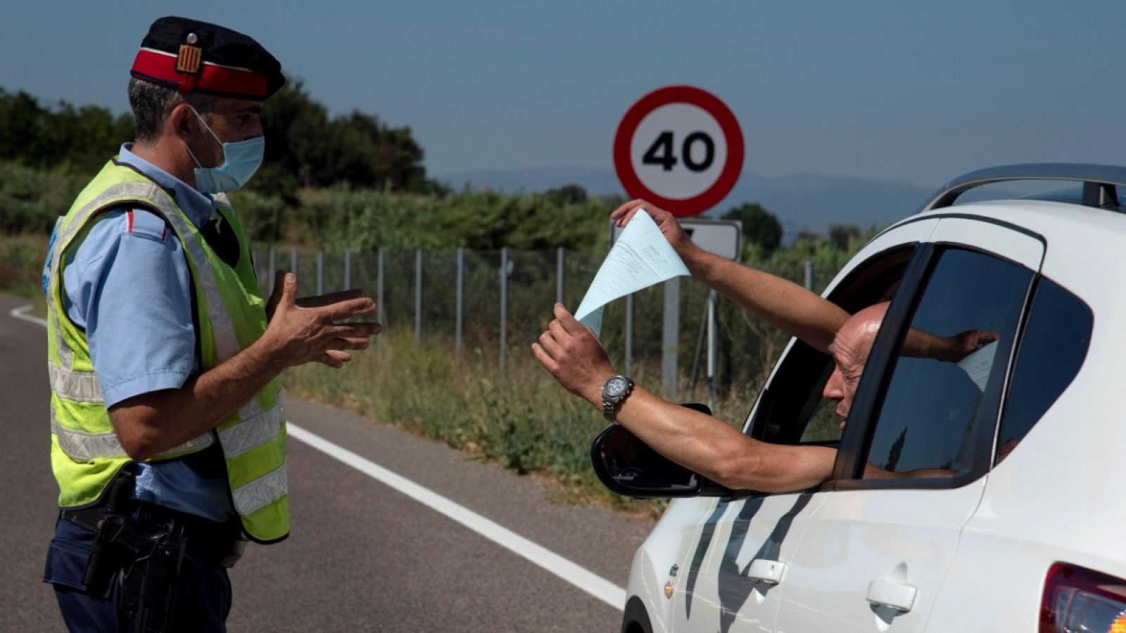 Los más de 200.000 vecinos de la comarca del Segrià pasan las primeras 24 horas de confinamiento - RTVE.es