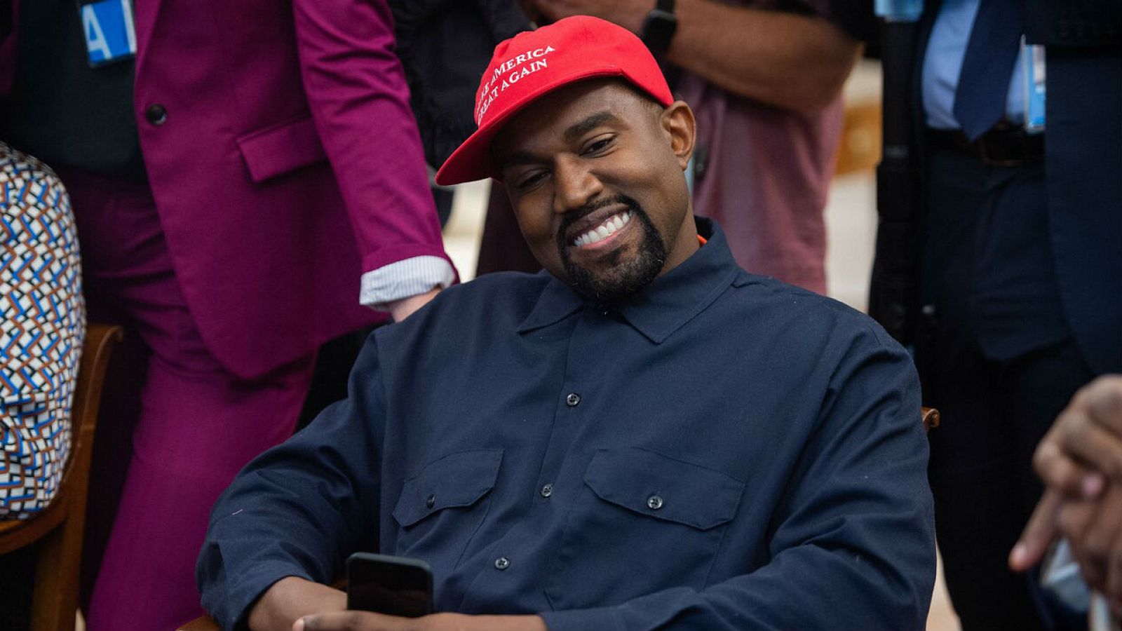 El rapero Kanye West anuncia su candidatura a la presidencia de EE.UU. - RTVE.es