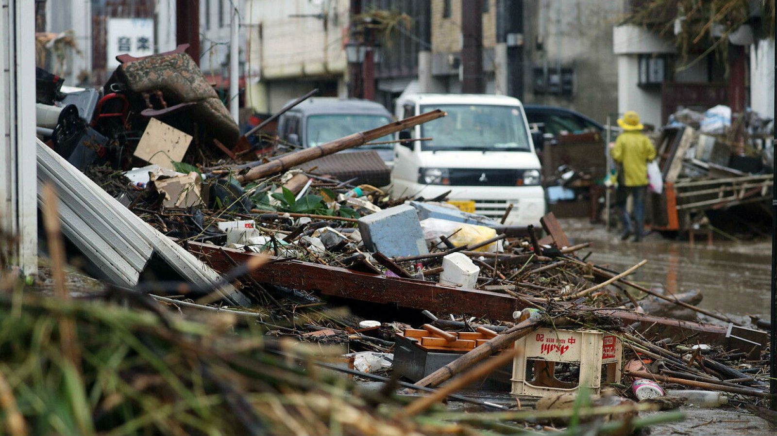 Las graves inundaciones provocadas por fuertes lluvias en el sur de Japón obligan al Gobierno a movilizar al Ejército - RTVE.es