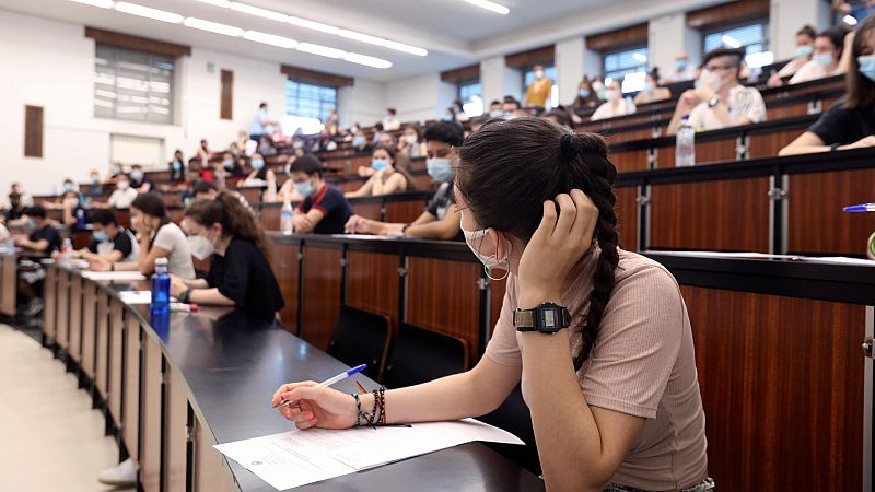 Con mascarilla y distancia de seguridad, as empieza la ltima semana de la EVAU