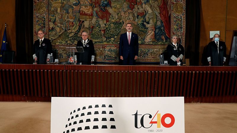 El rey llama a respetar y valorar al TC, "garante por antonomasia de la democracia española"