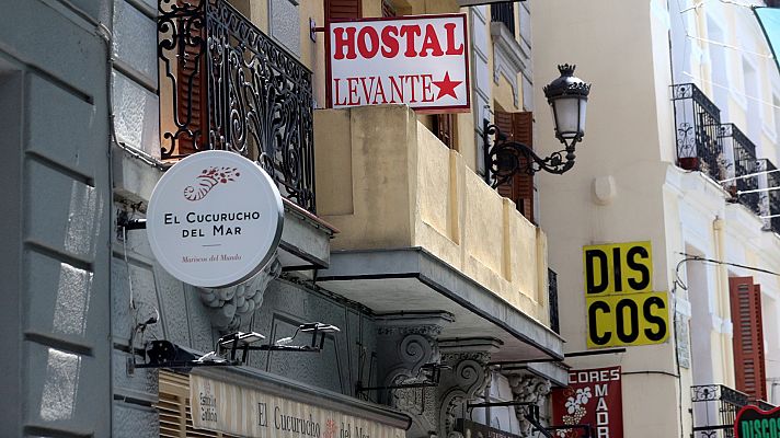 Telediario 1 - Investigan la muerte de una mujer y su hijo de 6 años en Madrid