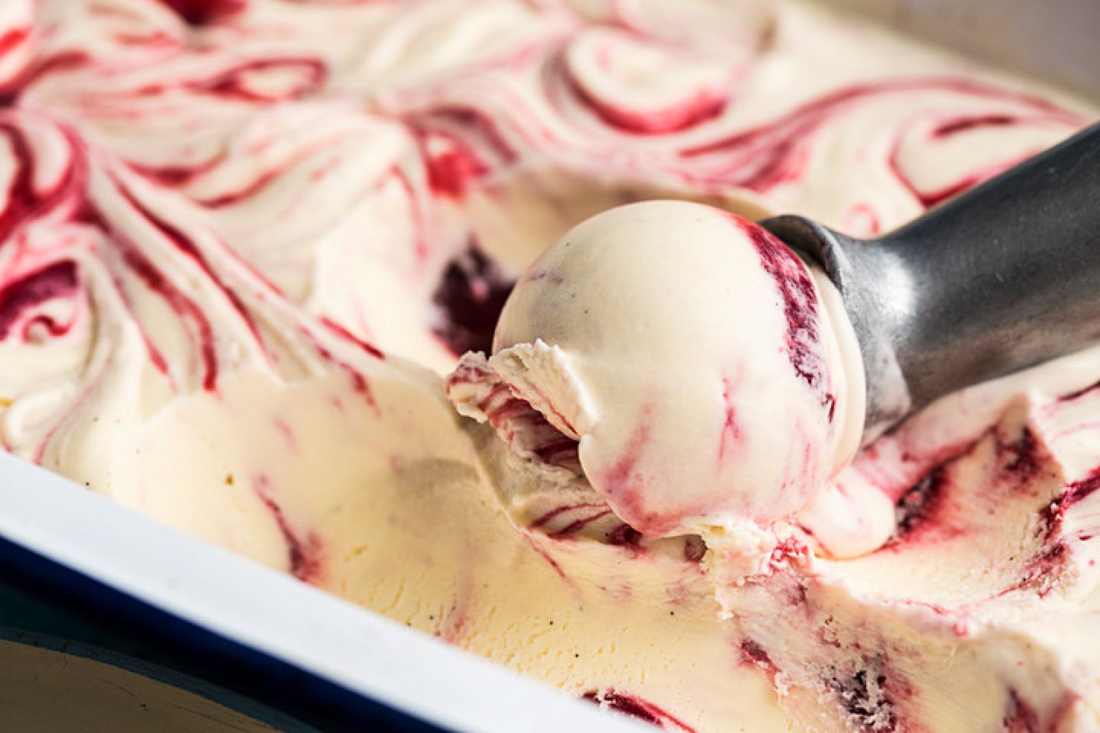 70 años de tradición heladera: nos enseñan a hacer helado de piña