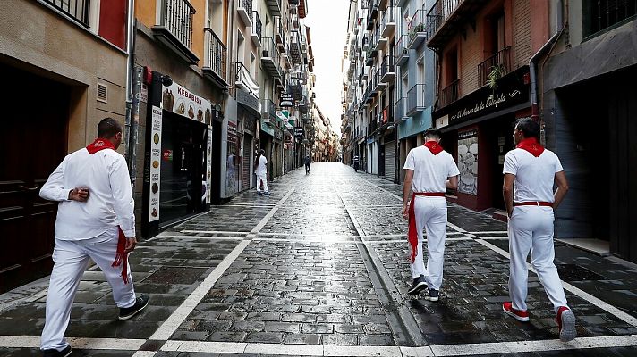 Un 7 de julio sin toros: los nostálgicos no se pierden la cita con San Fermín a pesar de la cancelación de los encierros