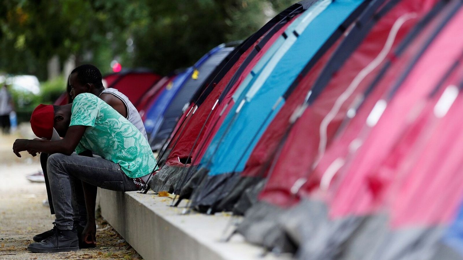 Cientos de menores migrantes viven en las calles de Francia ante el rechazo institucional - RTVE.es