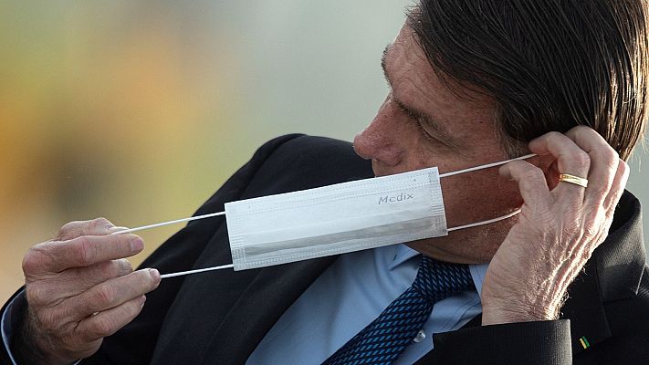 Bolsonaro será denunciado por quitarse la mascarilla ante los periodistas