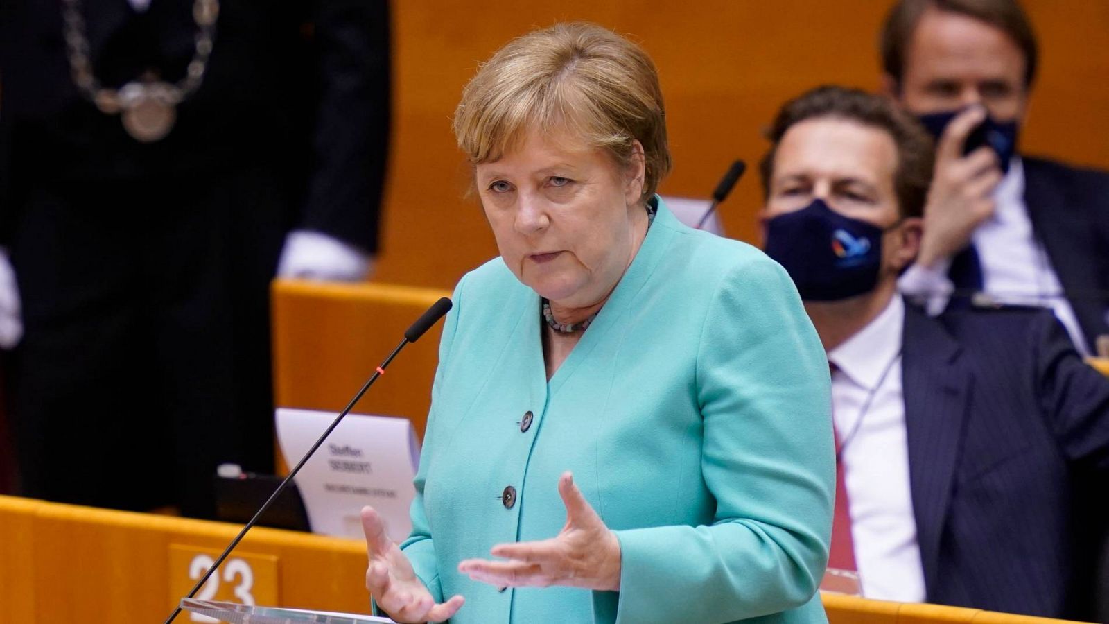 Merkel asegura que la gravedad de la crisis hace necesario un compromiso europeo este verano