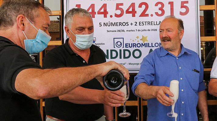 Telediario 1 - Unos amigos de Mayorga (Valladolid) ganan 145 millones de euros