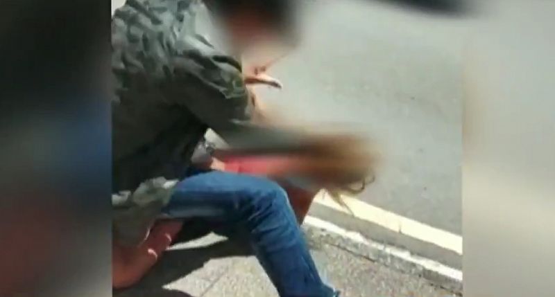 Un menor, detenido en Eibar por agredir brutalmente a su pareja delante del hijo de esta