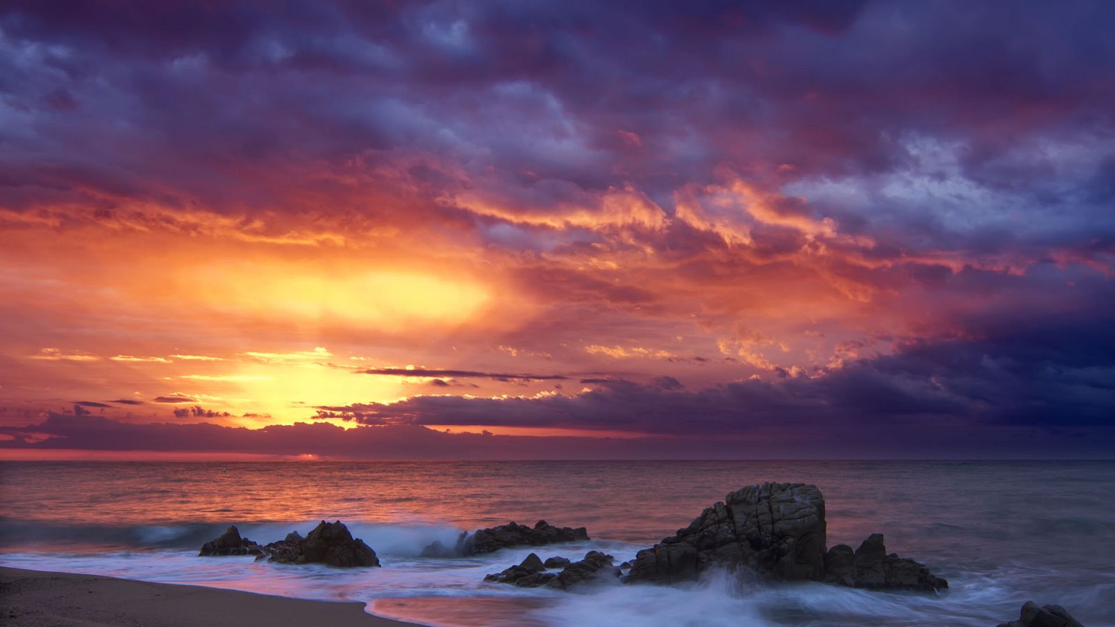 Fuertes chubascos y tormentas en diversas zonas de la Península - Ver ahora