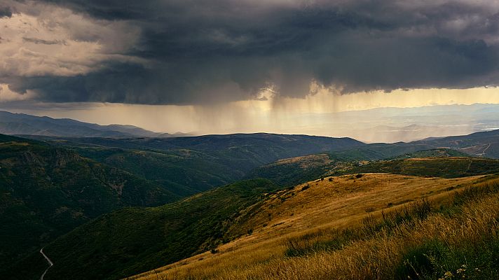 Chubascos y tormentas localmente fuertes en el interior peninsular