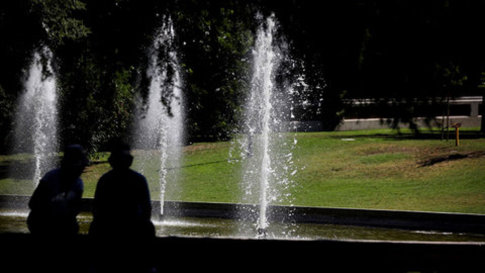 Riesgo extremo por temperaturas de hasta 40 grados y por oleaje y vientos fuertes a 12 provincias - RTVE.es