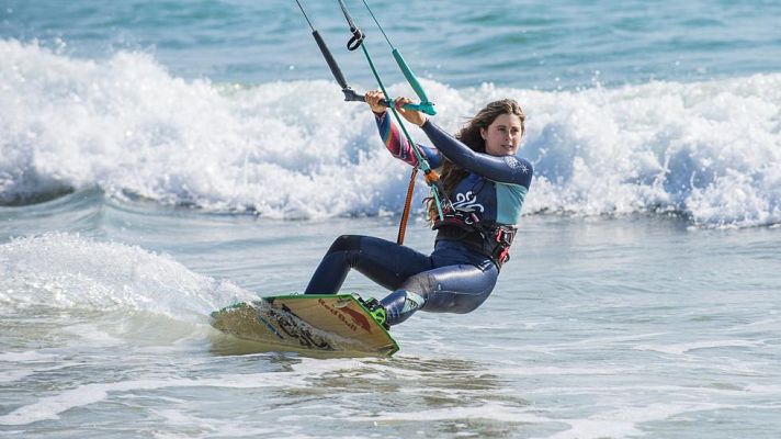Telediario 1 - Vuelve el kite surf en Cuenca con Gisela Pulido como gran aliciente
