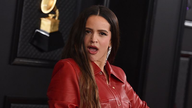 Rosalía genera polémica al realizarse "malamente" la prueba del COVID