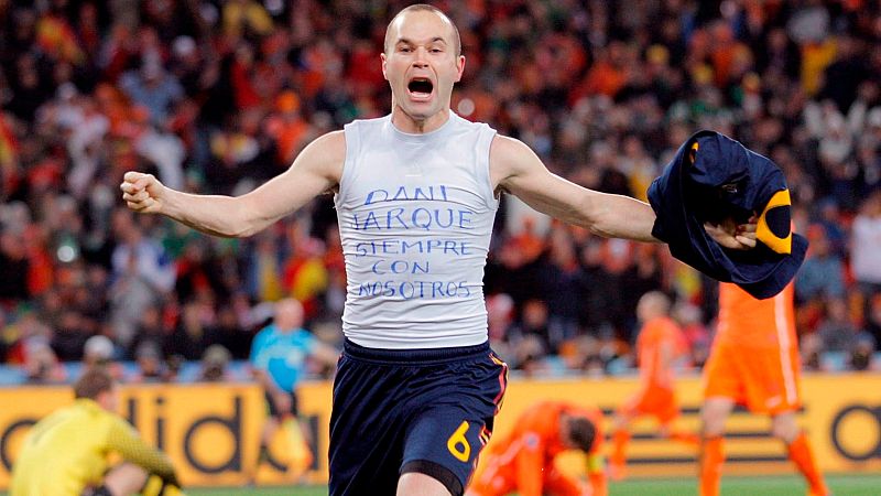 Iniesta: "Han pasado diez años y me sigo emocionando"