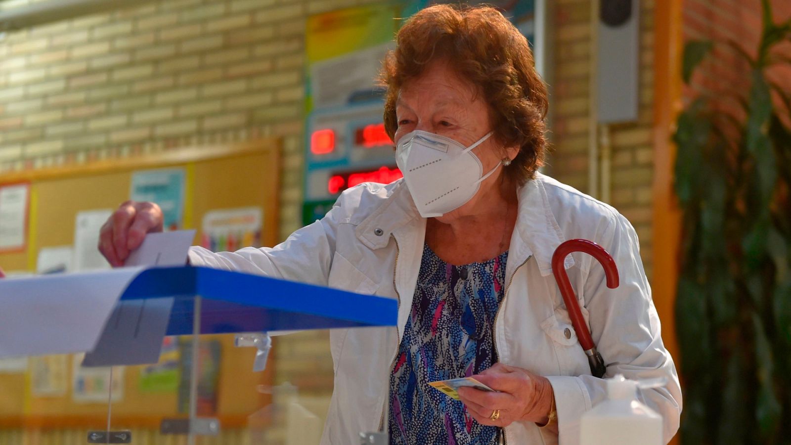 La participación en Galicia se ralentiza a las 17:00 horas y sube medio punto, hasta el 43%, pese al coronavirus