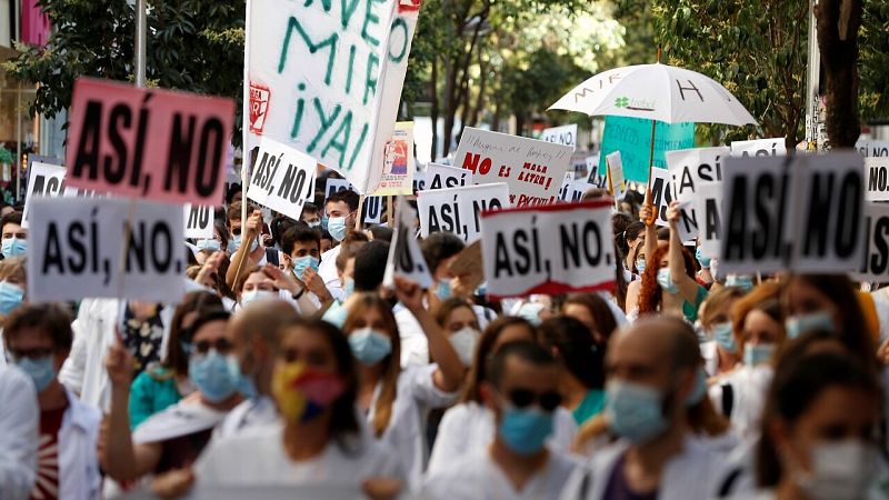 Los médicos residentes madrileños reivindican un convenio digno en el primer día de huelga