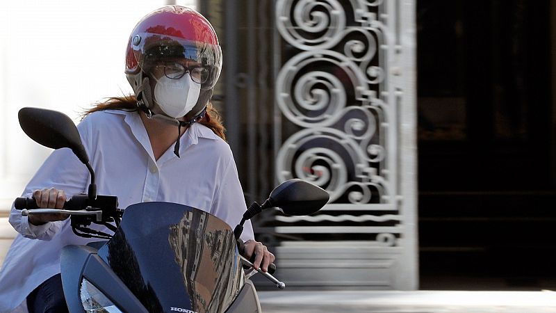 Los brotes obligan al uso de mascarilla en una decena de comunidades autónomas Los rebrotes obligan al uso de mascarilla en una decena de comunidades autónomas