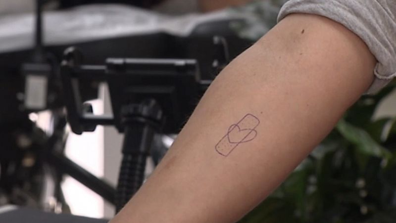 Tatuajes en honor al trabajo de los sanitarios durante la crisis del coronavirus