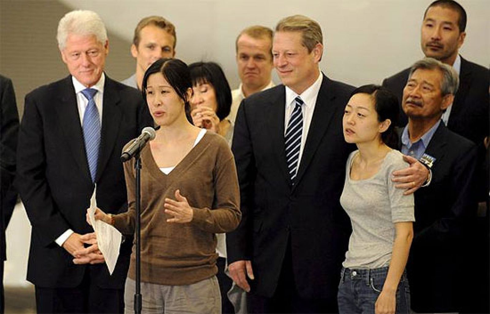 Internadas durante cuatro meses en una cárcel norcoreana, Laura Ling y Euna Lee, han regresao a Estados Unidos junto a Bill Clinton.