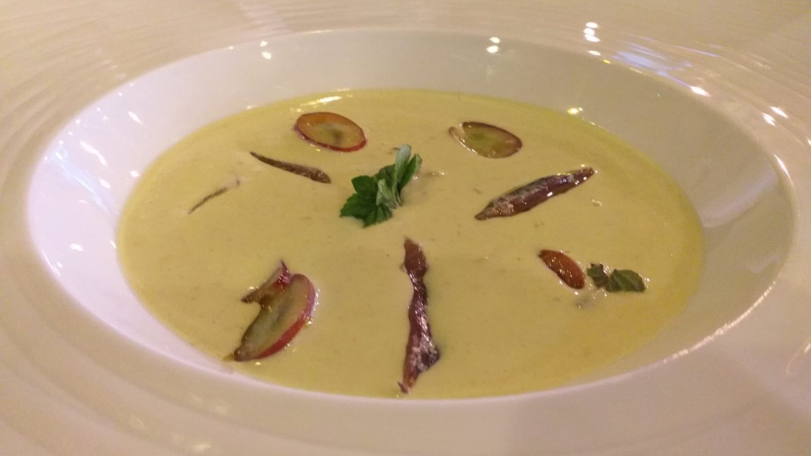 Receta de ajoblanco con pistachos y sardina ahumada | Ver