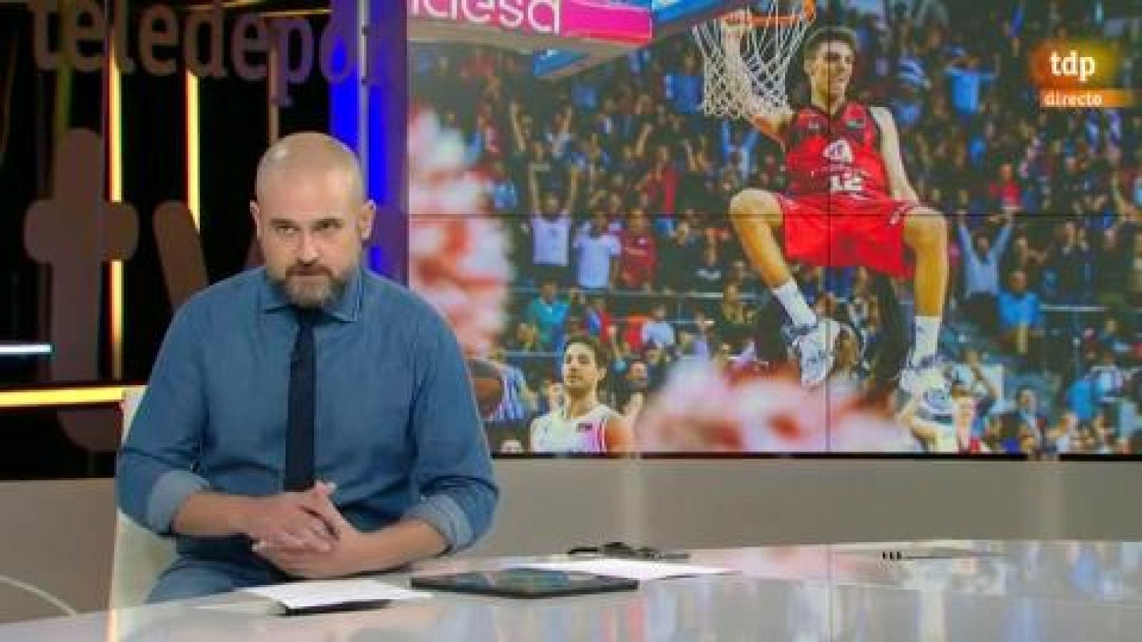 Telediario 1: El Real Madrid de baloncesto presenta al joven maño Alcocén como refuerzo | RTVE Play