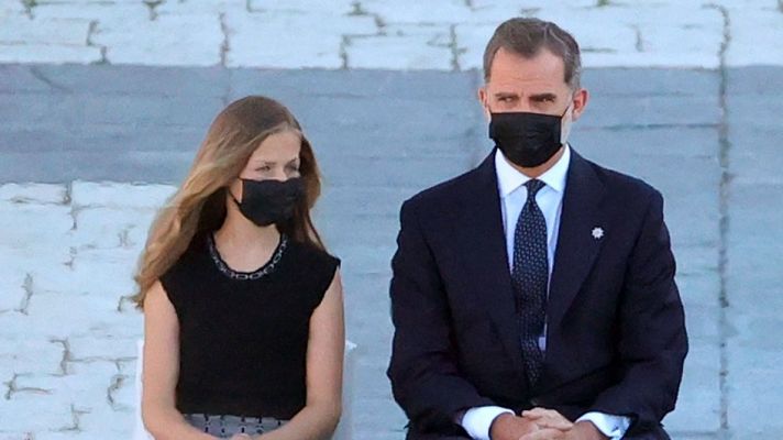 La princesa Leonor recuerda a su padre, el rey Felipe VI, que debe ponerse la mascarilla