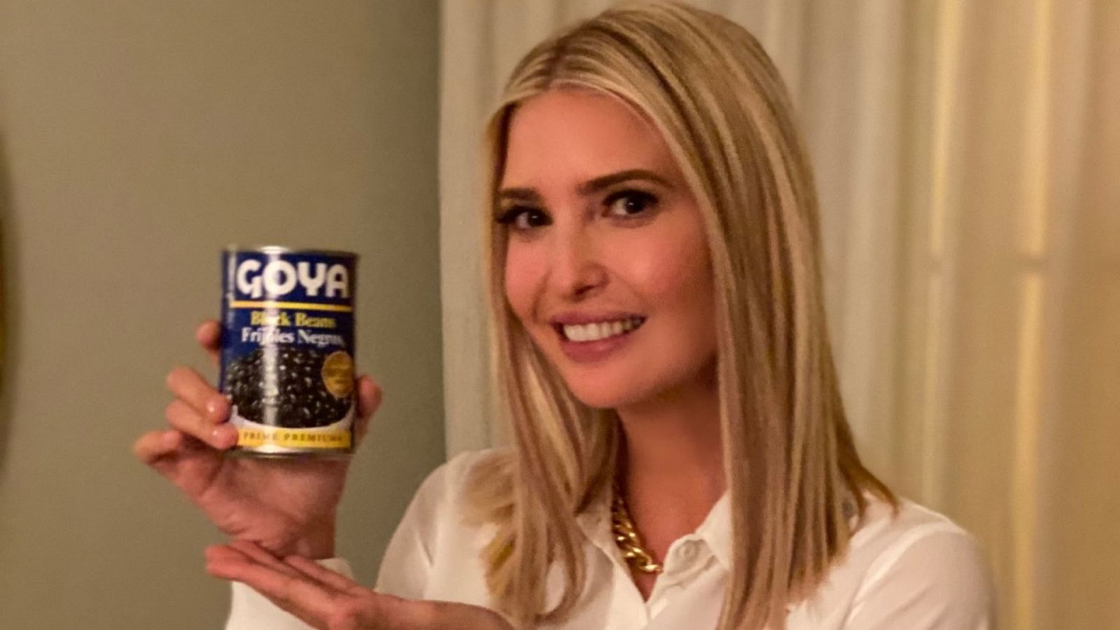 Donald Trump y su hija Ivanka posan con frijoles y otros productos de la empresa Goya en medio del 'boicot' a la marca hispana