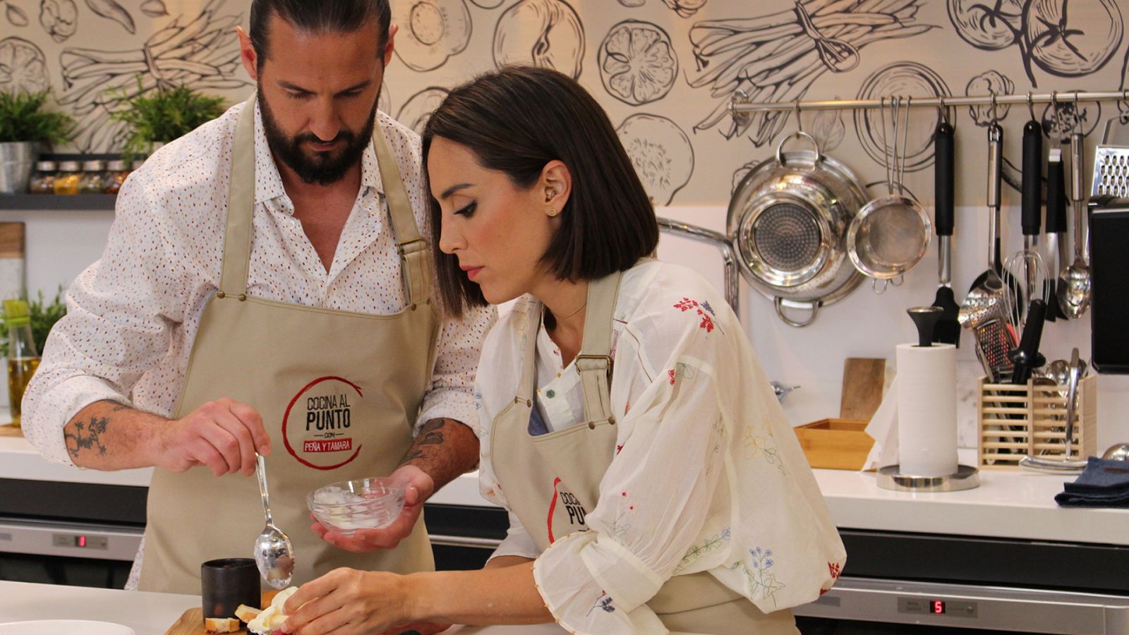 Cocina al punto con Peña y Tamara - La gamba blanca y la chirla de Punta Umbría - RTVE.es