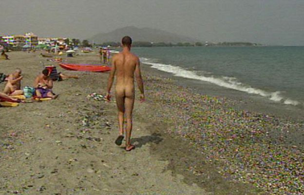  - 750 euros por practicar nudismo