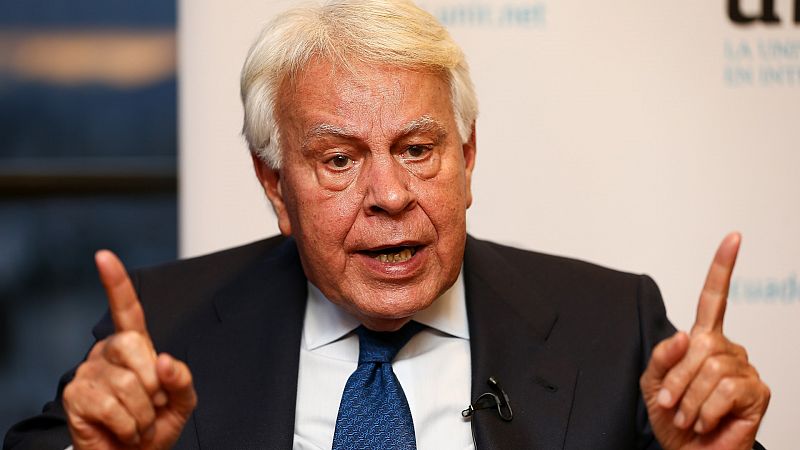 Felipe Gonzlez pide no borrar el "legado histrico" de Juan Carlos I