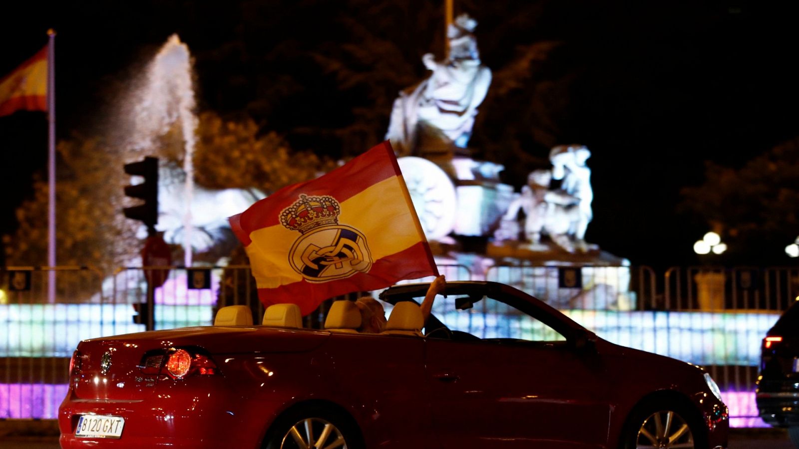 Cibeles celebra en solitario, de manera resposable la Liga madridista