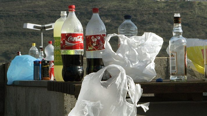 Telediario 1 - La Xunta de Galicia prohíbe el botellón para evitar los contagios de coronavirus