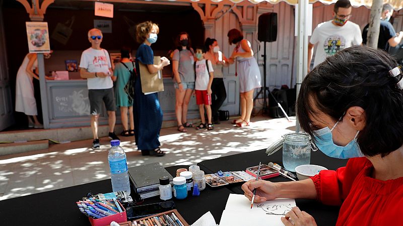 La madrileña Cuesta de Moyano, más de un siglo como punto de encuentro entre libreros y lectores