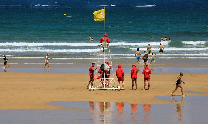 Intervalos de viento fuerte en el litoral de Galicia y en Canarias