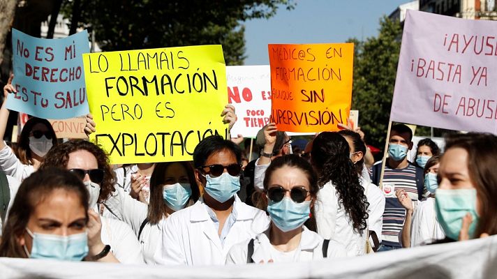 Telediario 1 - Los MIR denuncian condiciones precarias y piden más puestos de trabajo especializados