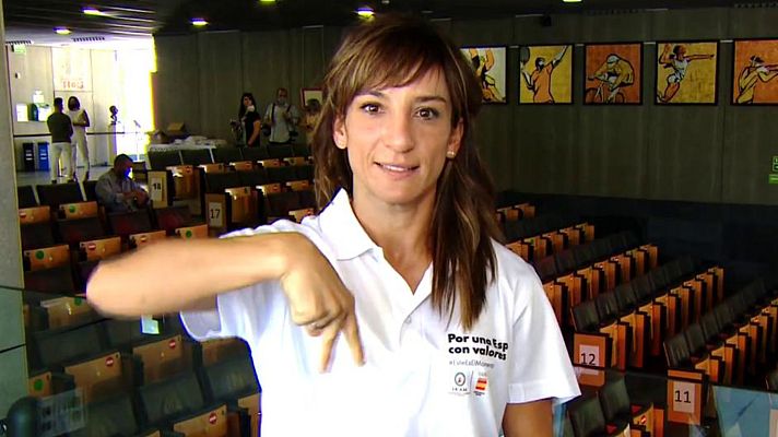 Telediario 1 - Sandra Sánchez aprende lengua de signos