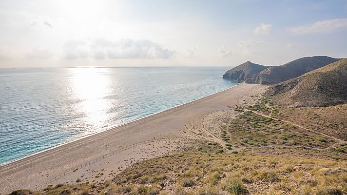 El tiempo - Intervalos de viento fuerte en los litorales de Galicia y Almería