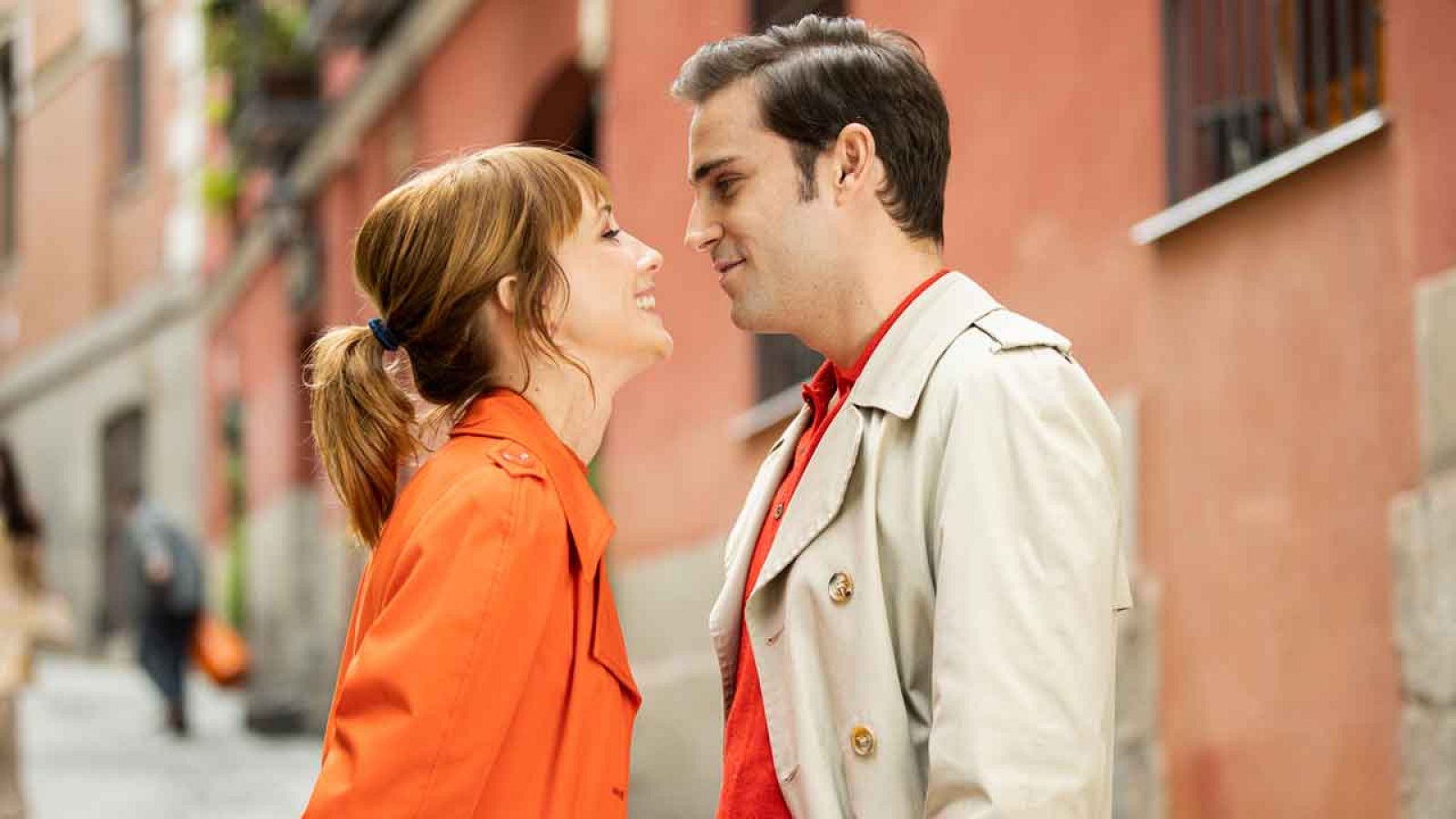 Primeras imágenes de 'Explota, explota', una película musical con canciones de Rafaella Carrá