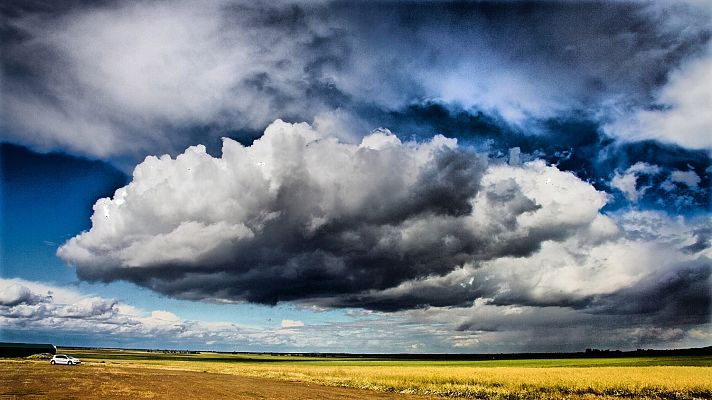 Posibilidad de chubascos y tormentas localmente fuertes en áreas del interior peninsular