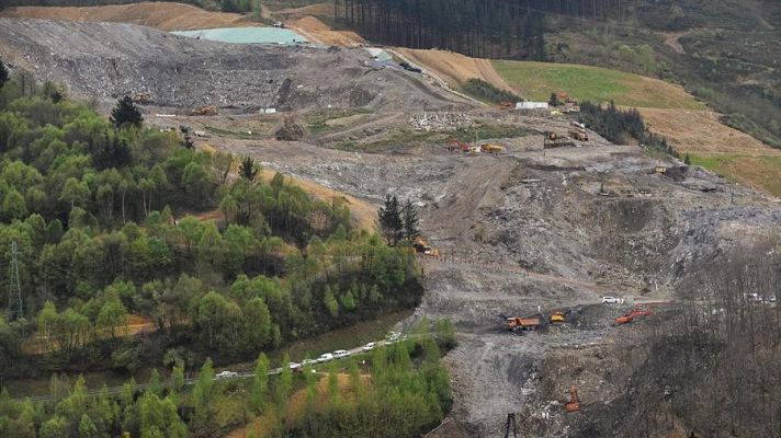Telediario 1 - Detenidos tres directivos por el derrumbe del vertedero de Zaldibar